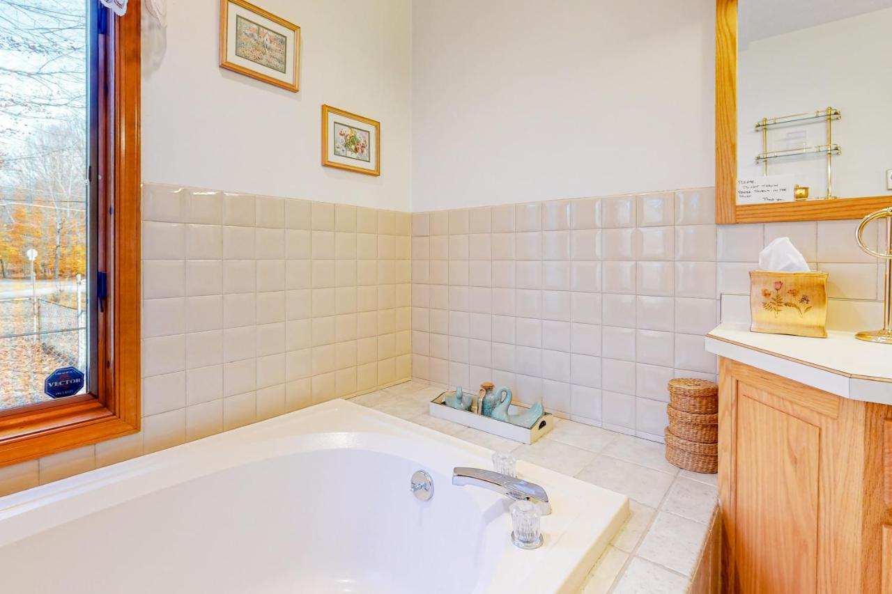 Friendship Lodge Pocono Lake Экстерьер фото