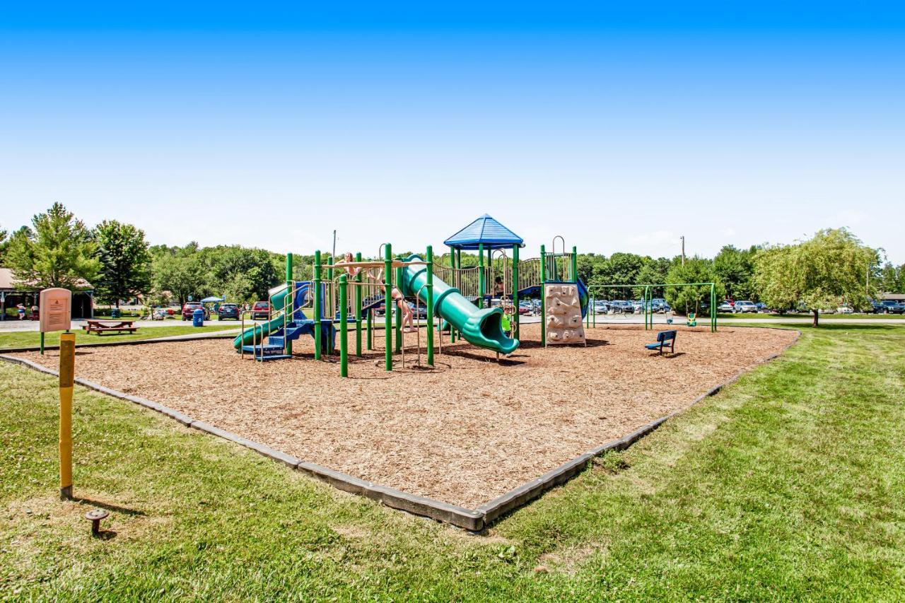 Friendship Lodge Pocono Lake Экстерьер фото